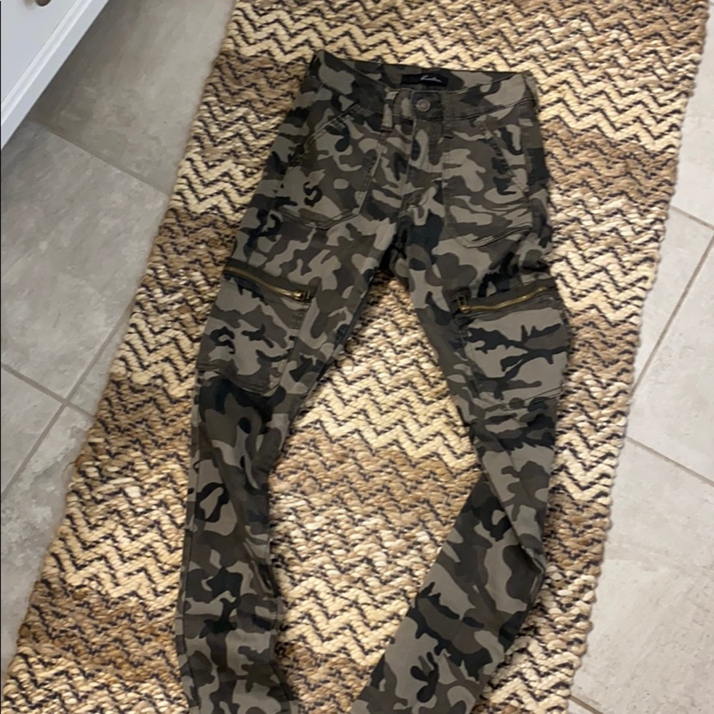Camo skinny pants